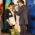 Президент ФИДЕ вручает Динаре Садуакасовой регалии женского МГ